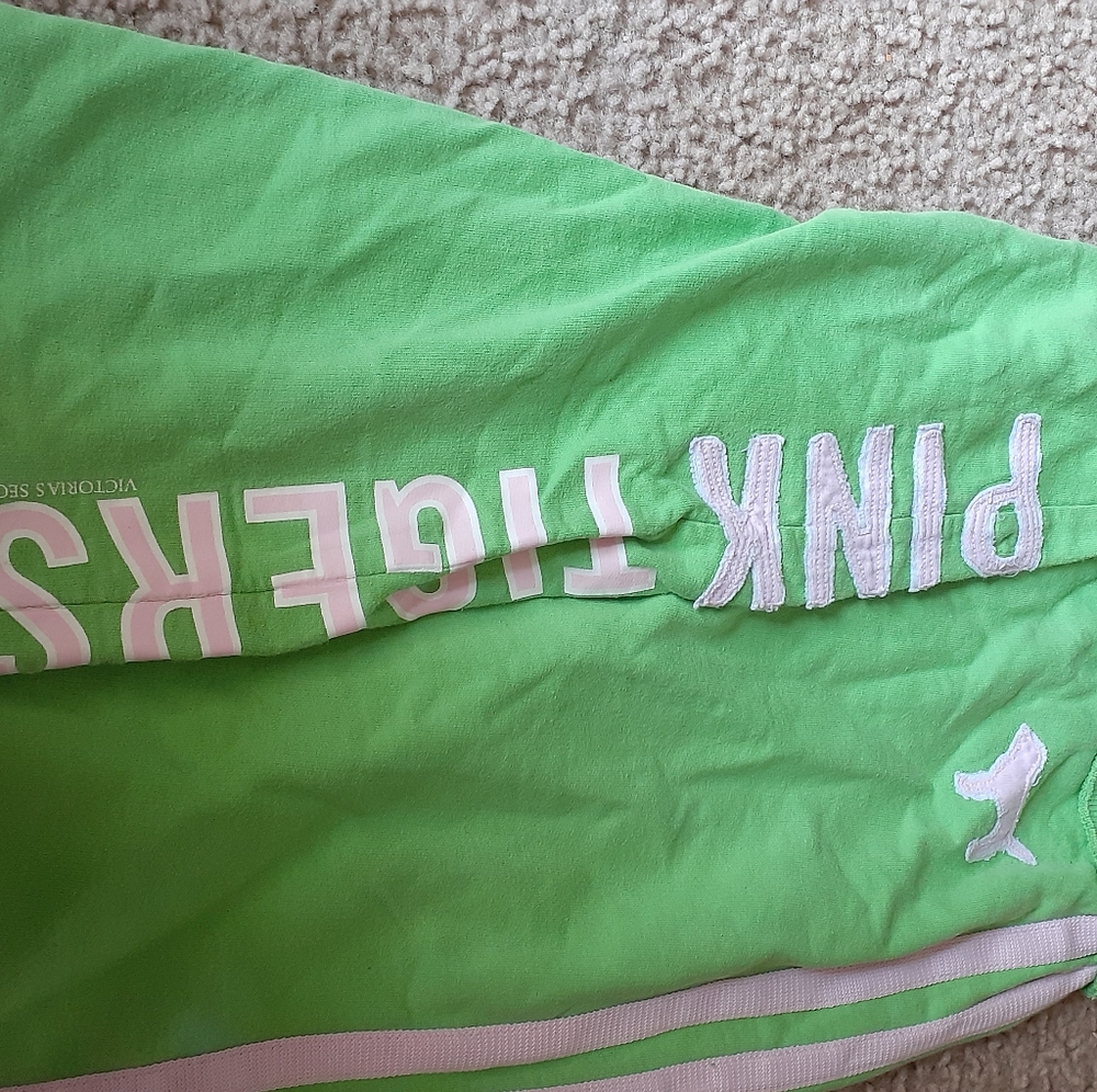 Pink shorts - Picture 2 of 2